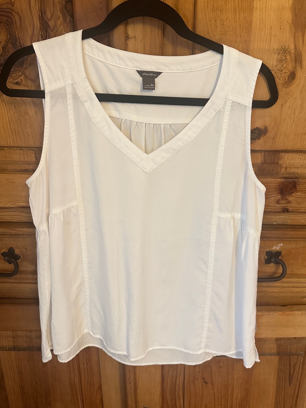Eddie Bauer White V-Neck Sleeveless Top